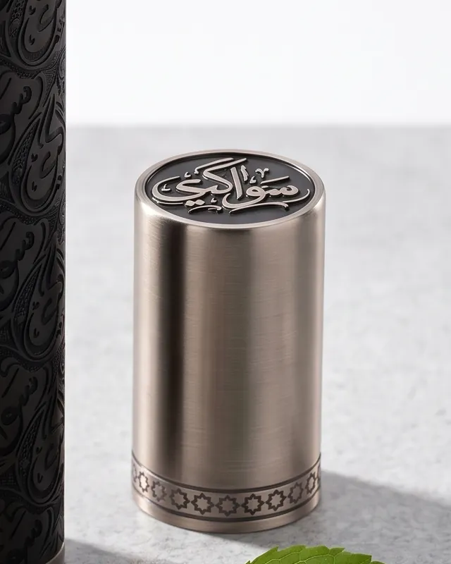 الغطاء المعدني بلون الفضة العتيقة